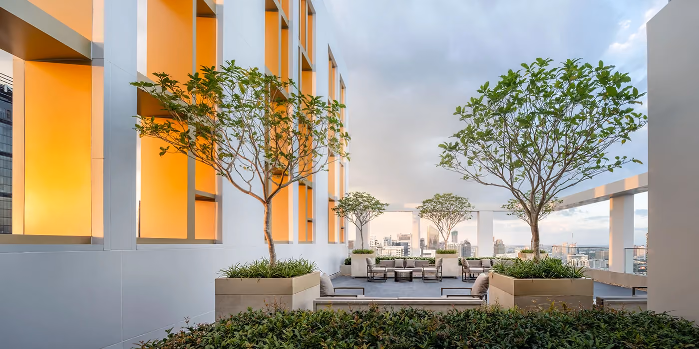 Muniq Sukhumvit 23 Rooftop Lounge 3