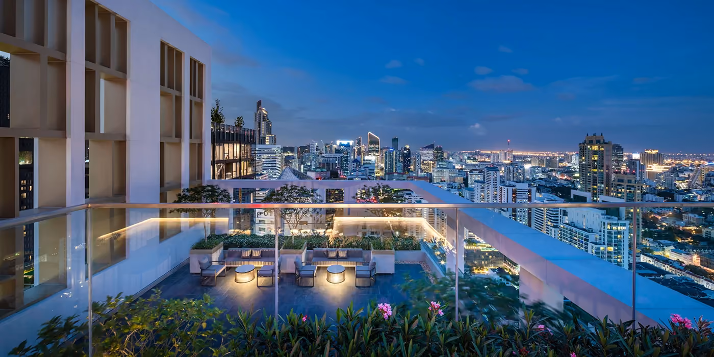 Muniq Sukhumvit 23 Rooftop Lounge 7