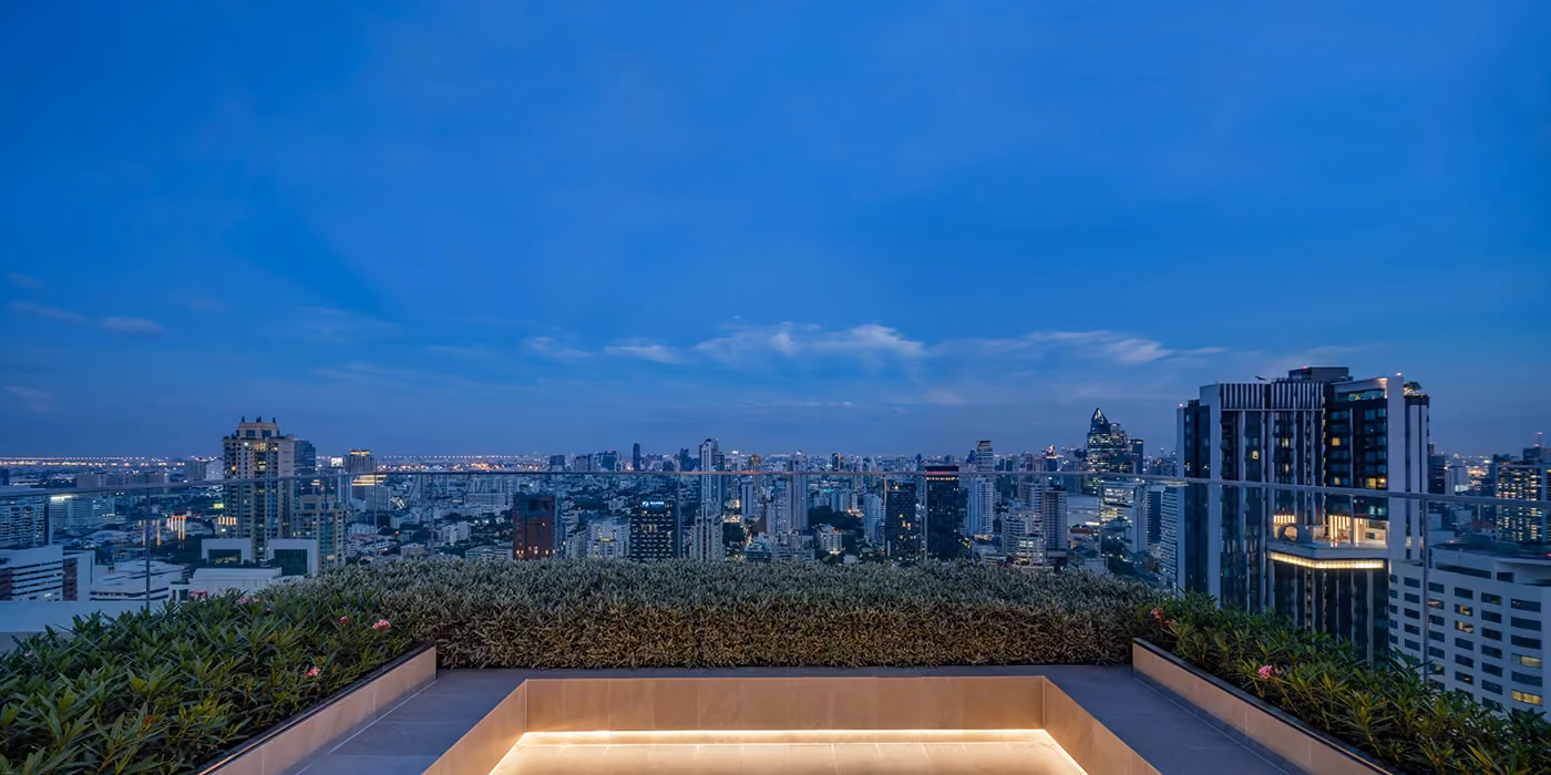 Muniq Sukhumvit 23 Rooftop Lounge 8