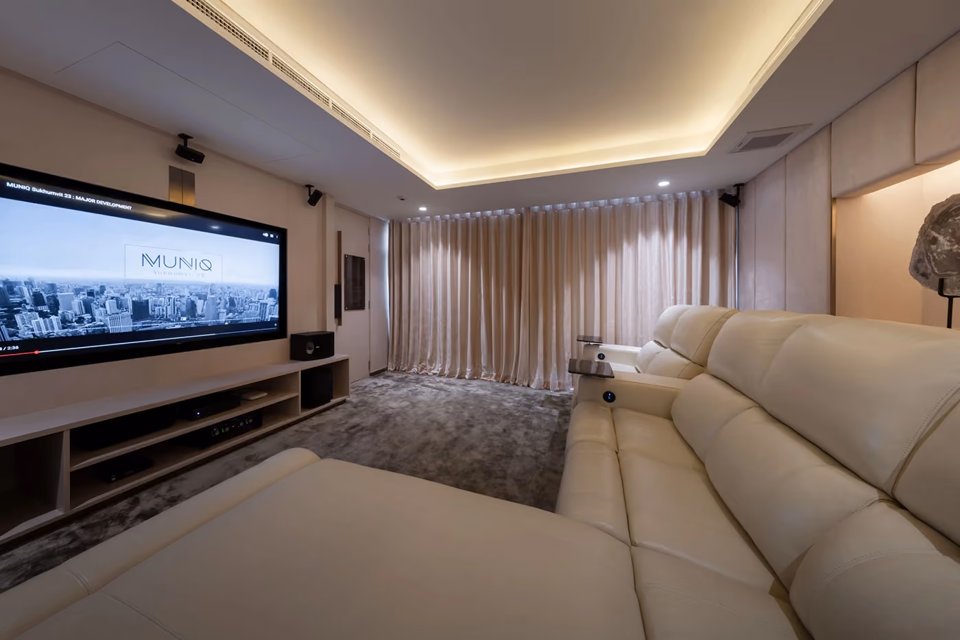 Muniq Sukhumvit 23 Theater 4