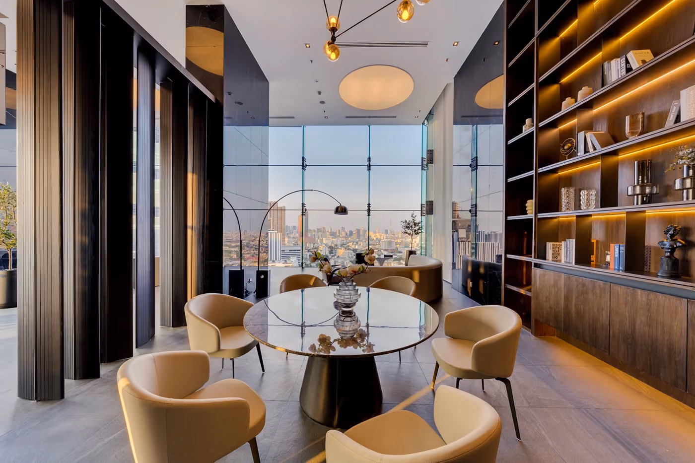 Noble Around Ari Lounge 4
