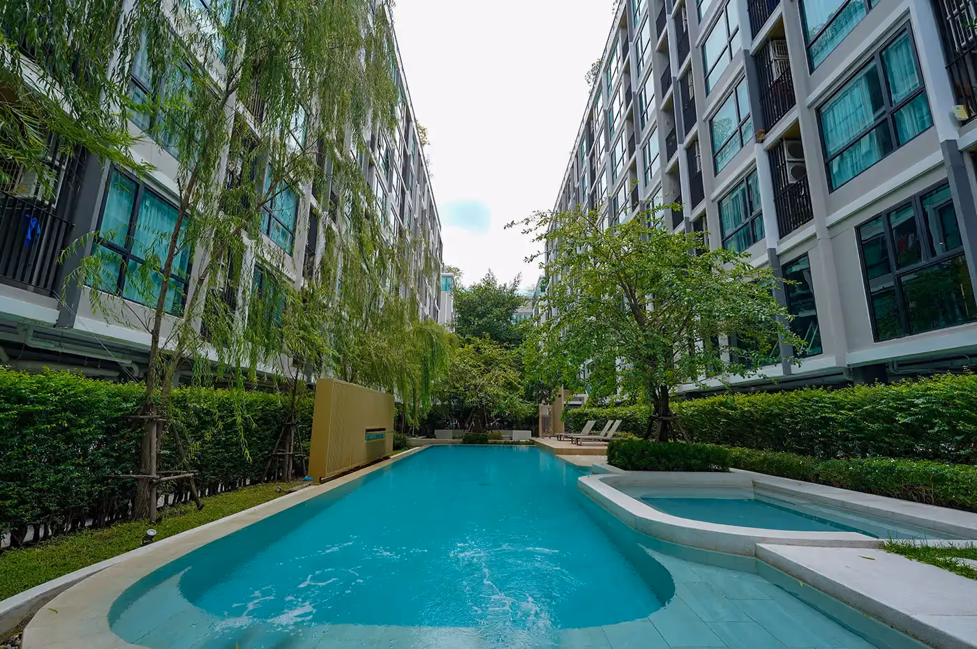 Atmoz Ratchada Huaikwang Swimming Pool 5