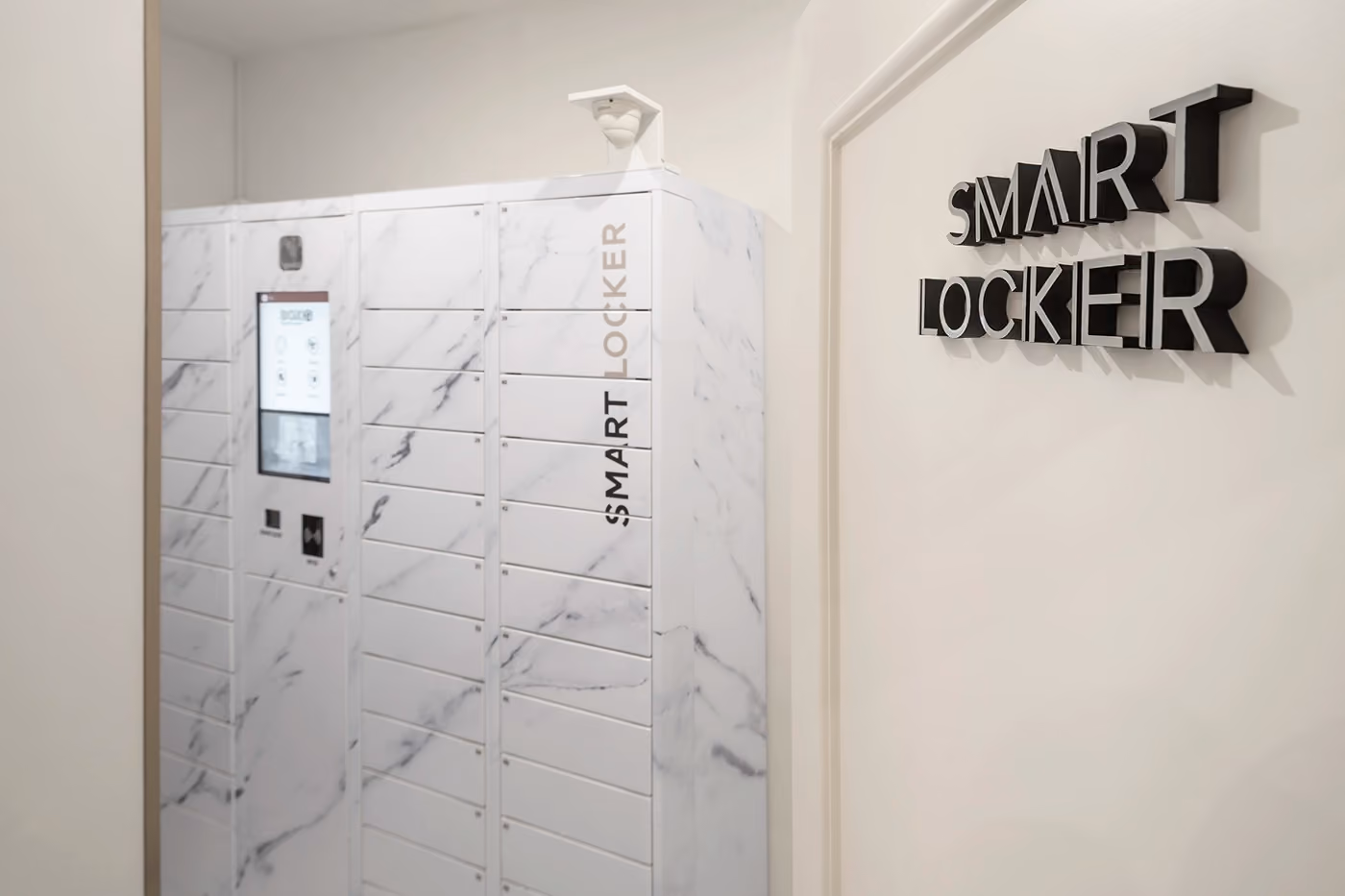 Muniq Langsuan Smart Locker