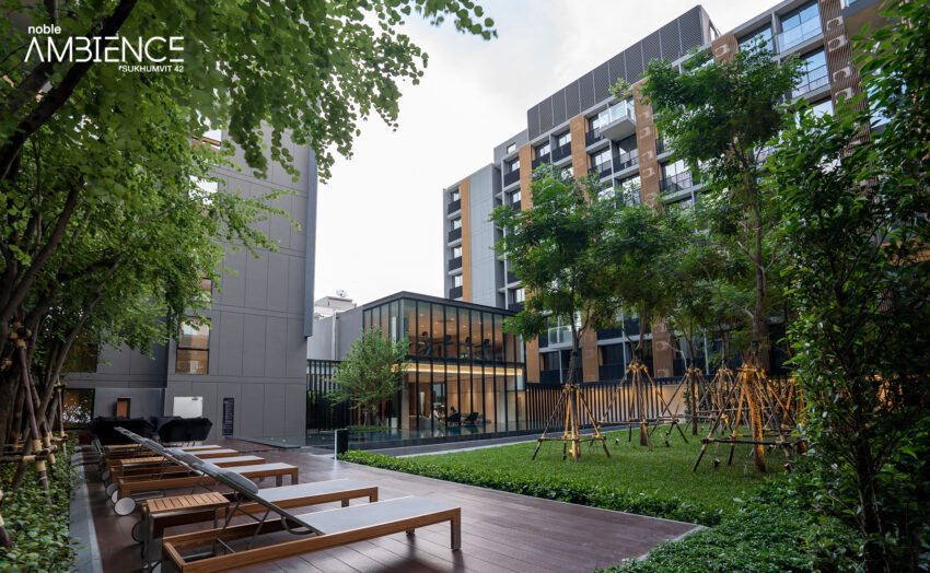 Render of a Noble Ambience courtyard with wooden benches, lawn and shading trees