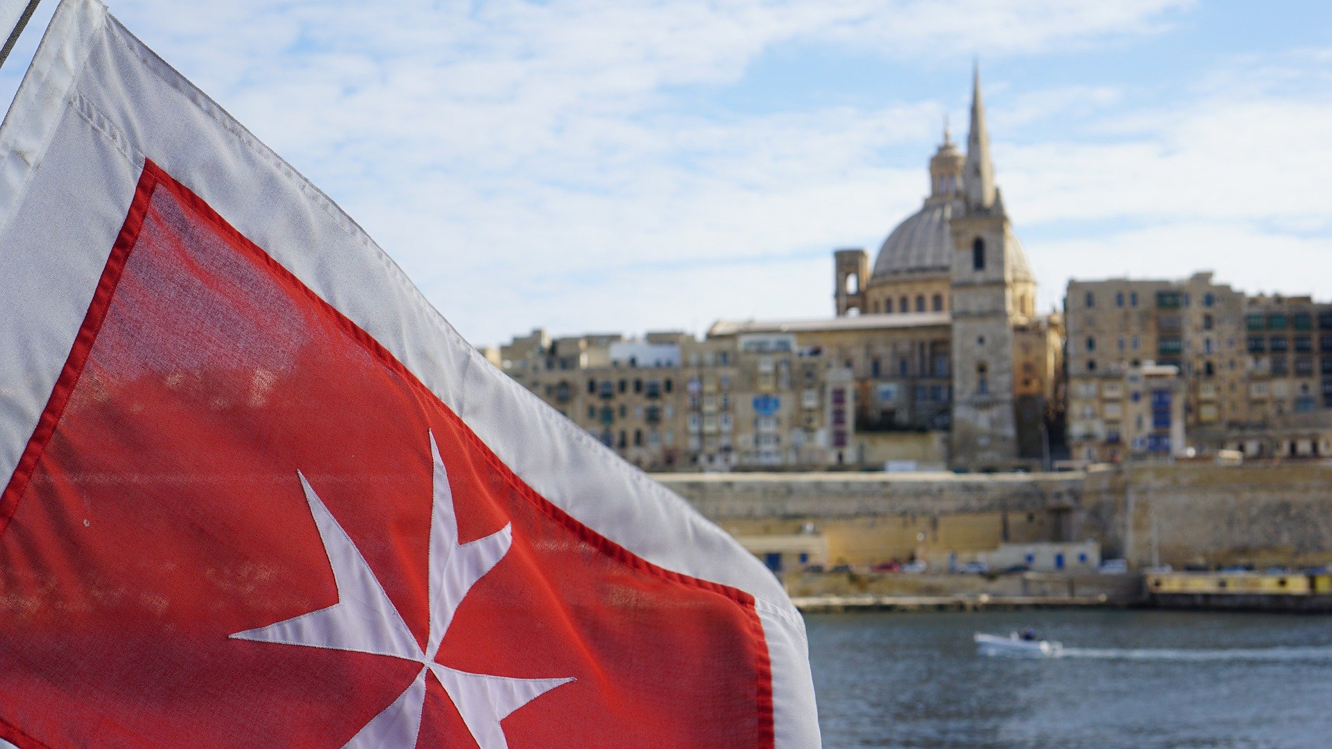 Why is Malta the best place to enrol in an overseas course?