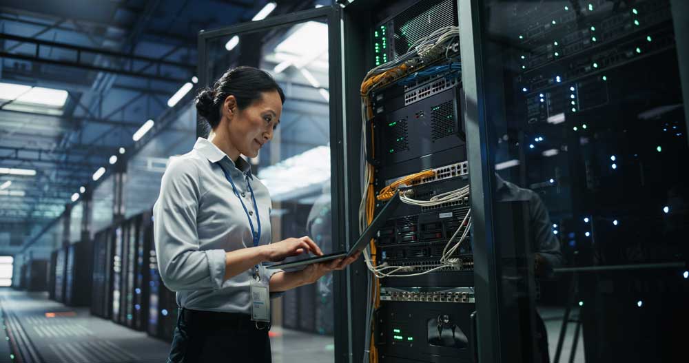 Sequel-Data-Systems-engineer-reviewing-server-rack-diagnostics-in-a-data-center