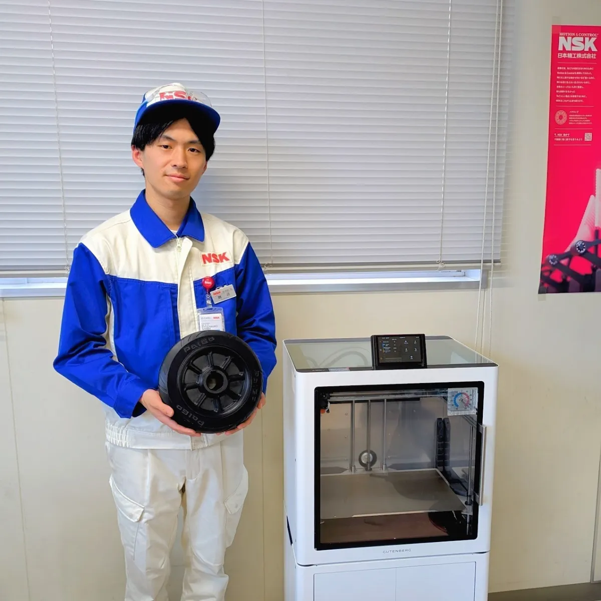 Mr. Namba holding a 3D-printed tire beside the G-ZERO L1