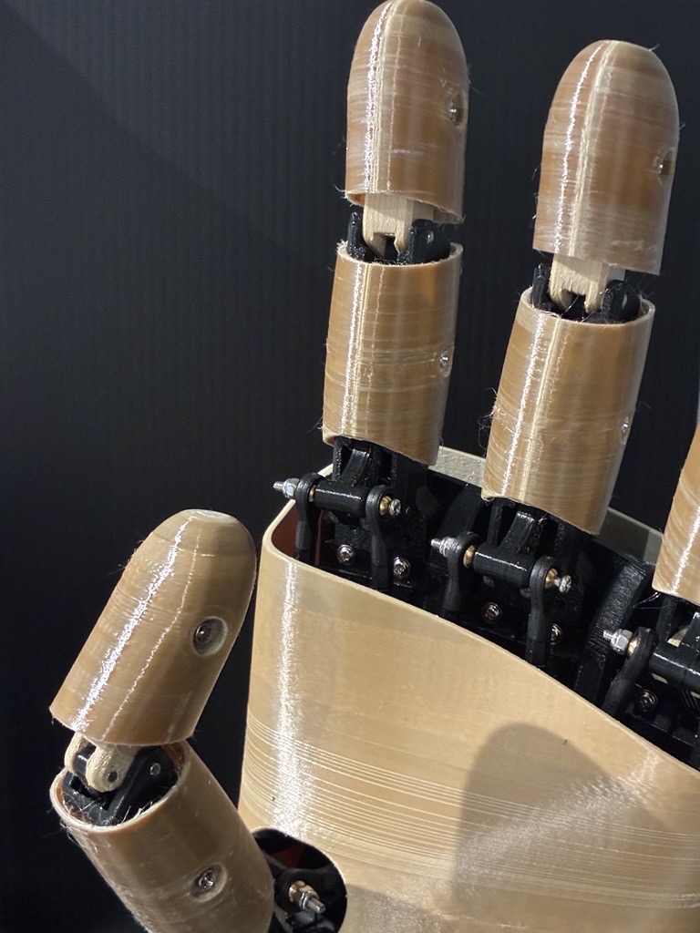 LCPフィラメントで造形したロボットハンドの筐体