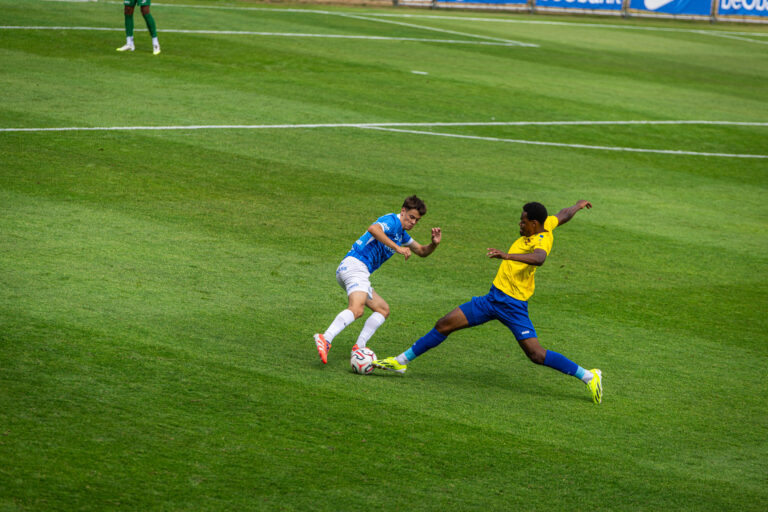 SK Beveren speler in oefenwedstrijd tegen Genk