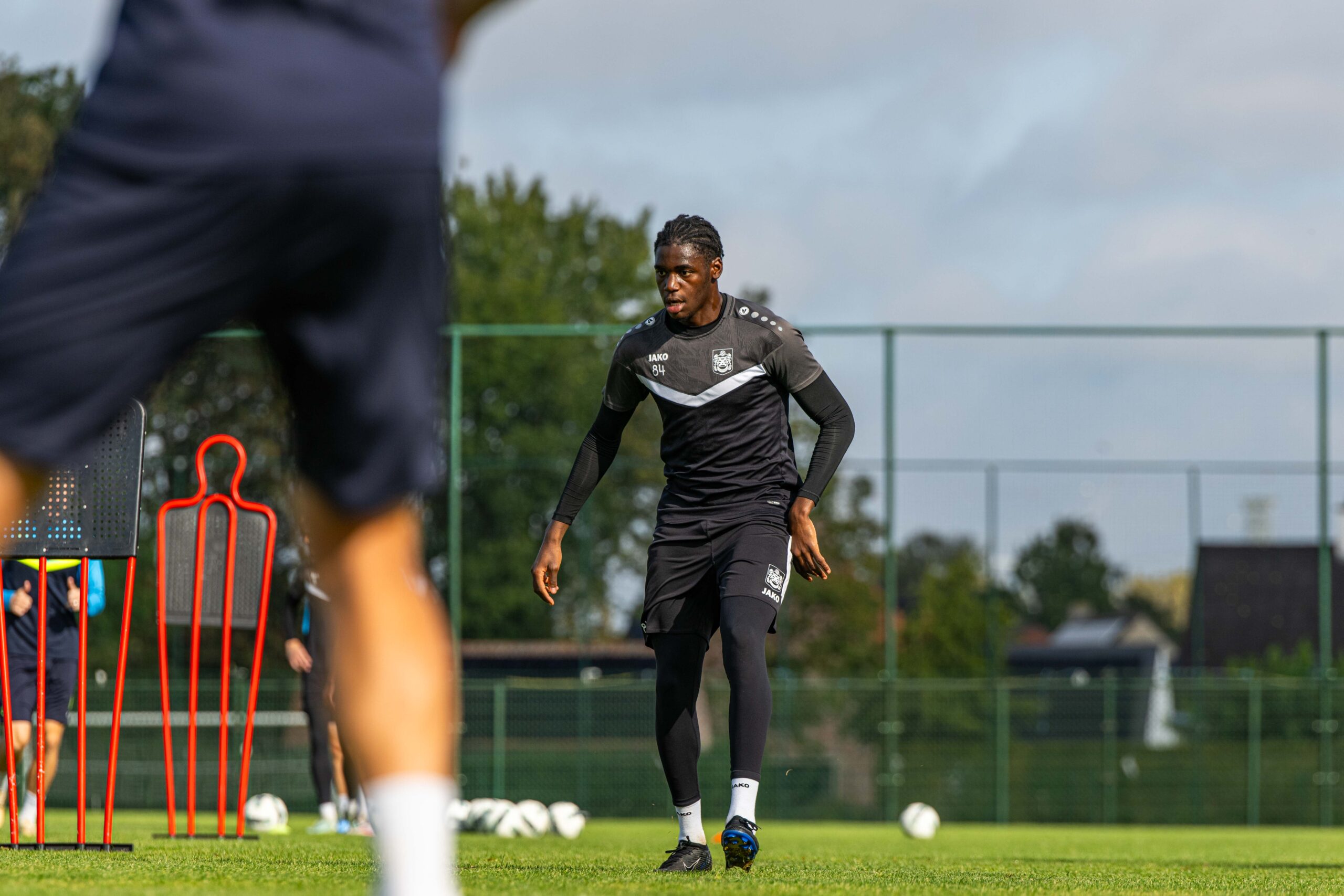 Jonge Leeuwen aan kop na derde overwinning op rij