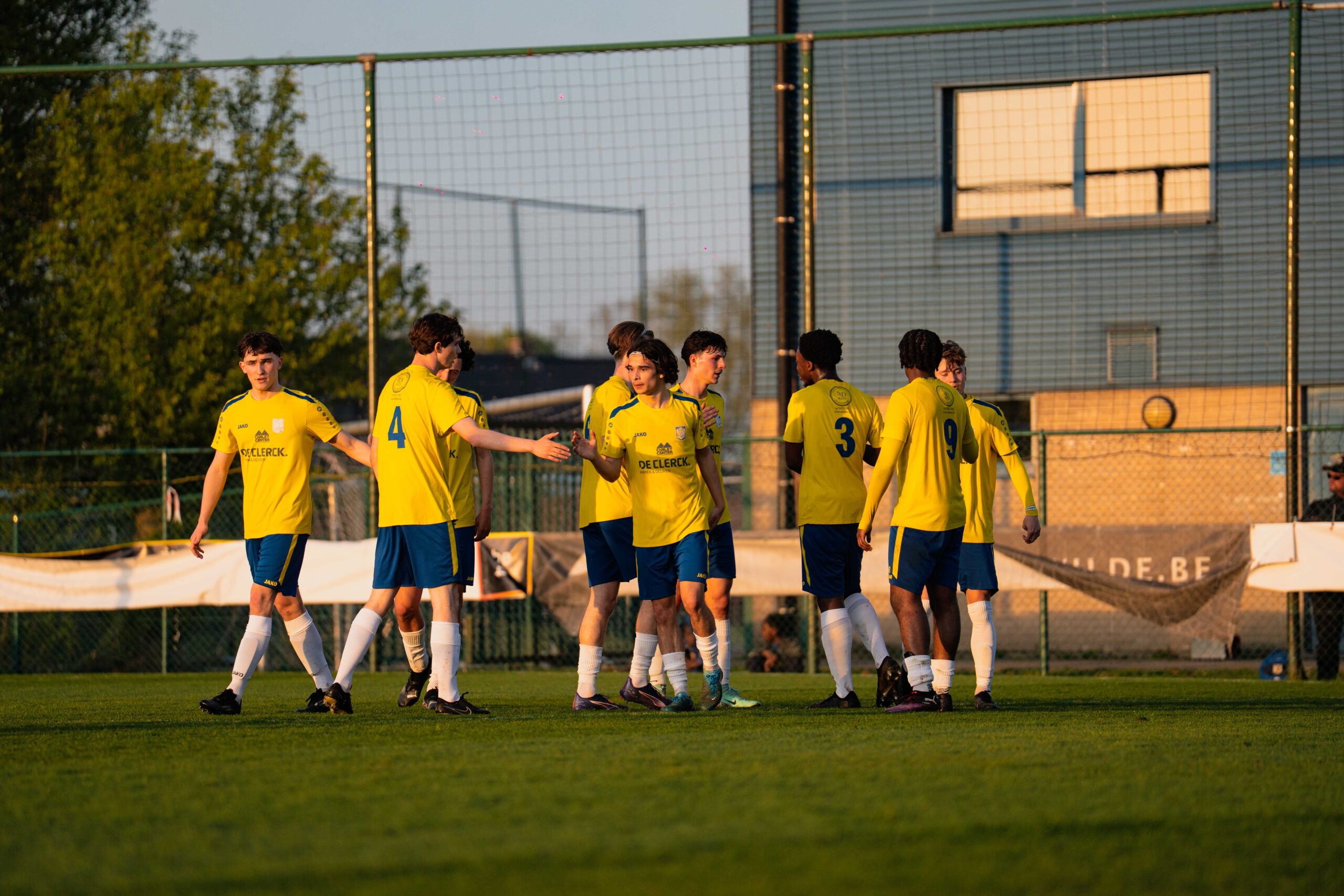 Jonge Leeuwen pakken de titel na 3-3-gelijkspel tegen RWDM