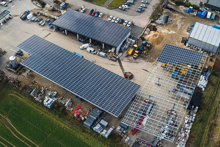 Carport solaire équipé par Voltec Solar