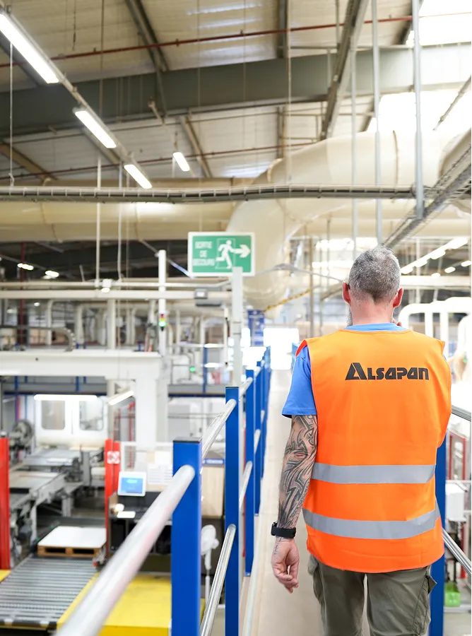 Ligne de production de panneaux dans l'atelier Alsapan