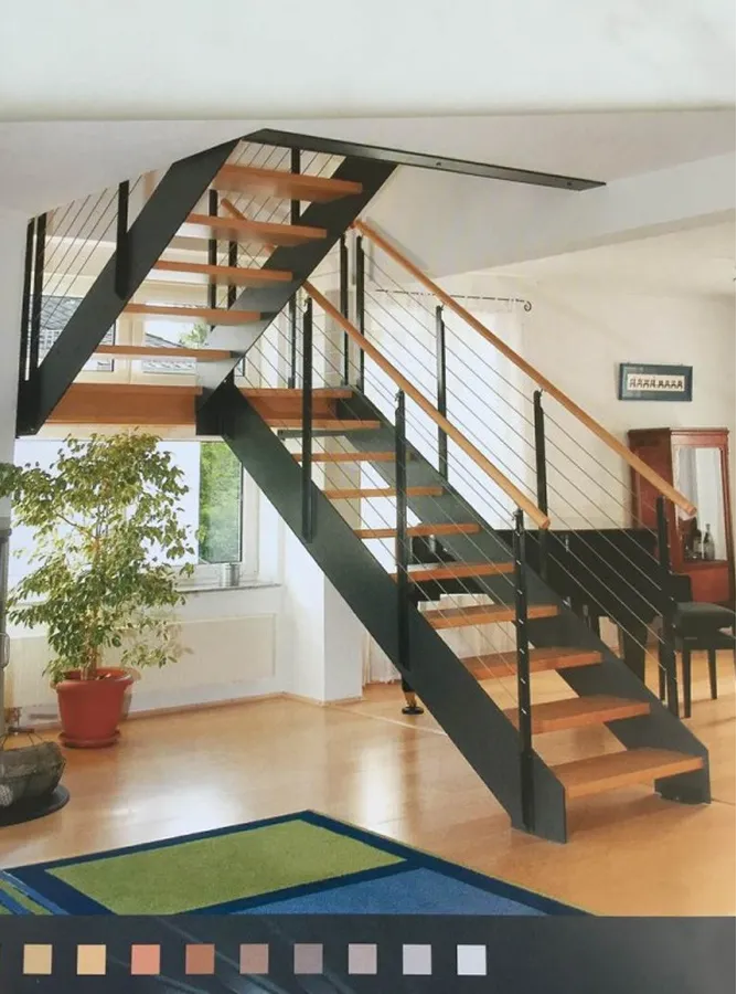 Escalier en bois et métal dans une maison individuelle