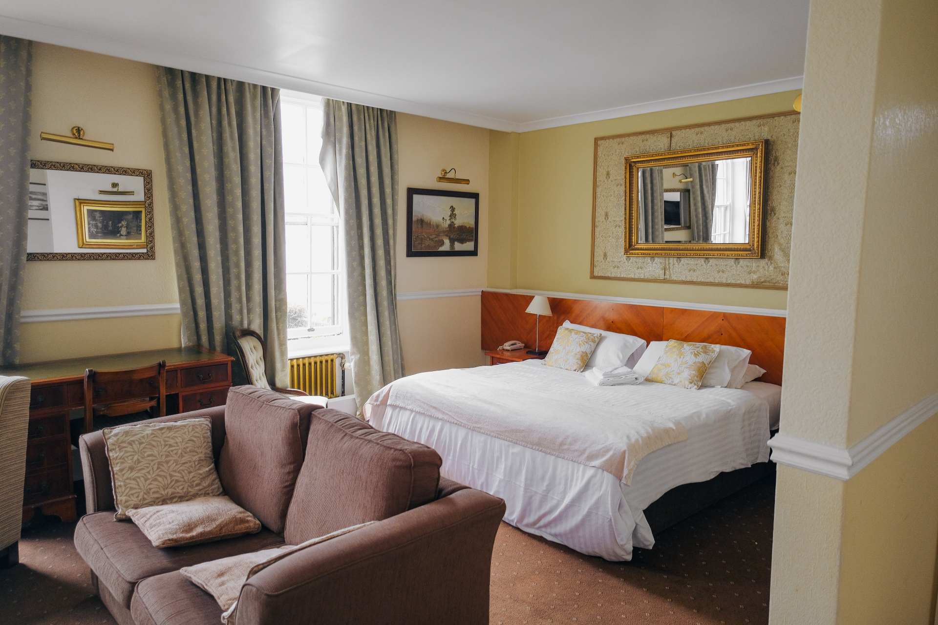 Room at the Bulkeley Hotel