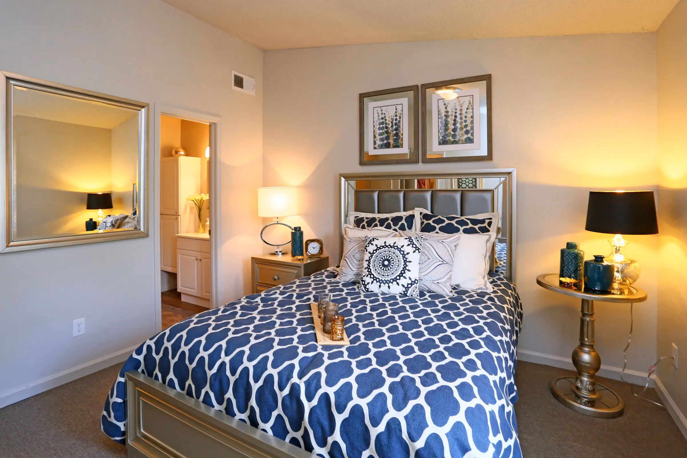 Bedroom with deoor