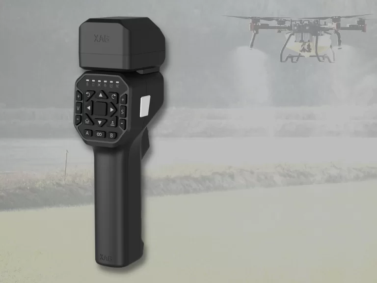 Cameră de supraveghere în timp real a dronei agricole XAG P100 pentru monitorizarea câmpului în timpul zborului.