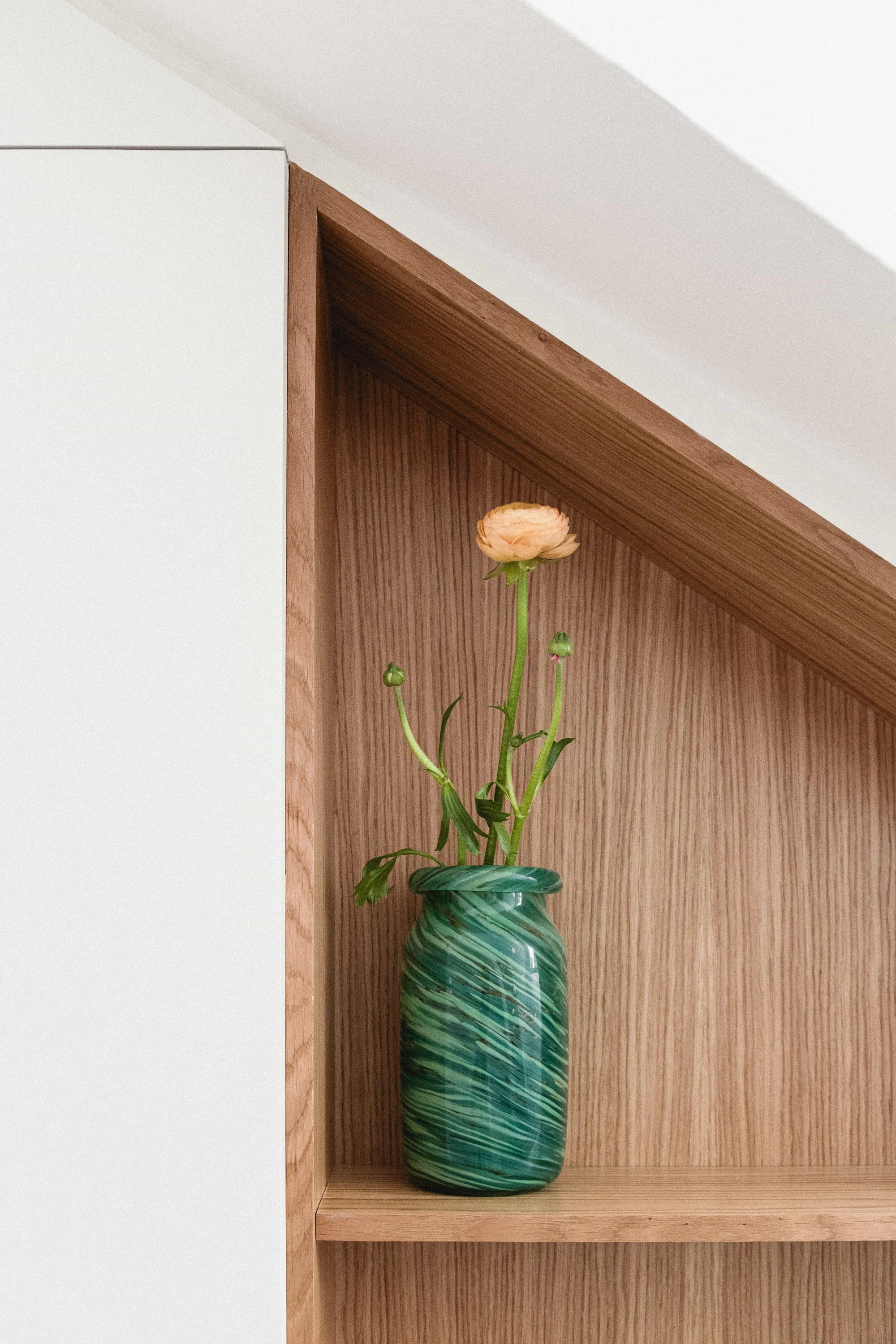 Detalle jarrón verde proyecto interiorismo Lima Limón Estudio