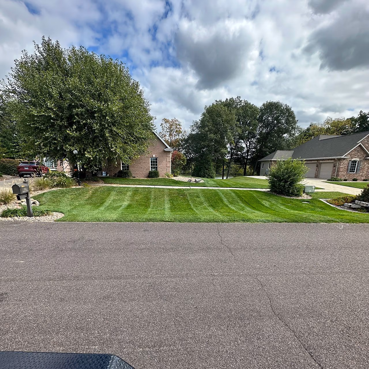 Residential lawn care near me in Pekin, Illinois