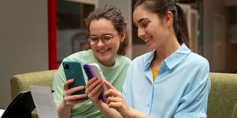 Teens leaarning investing through freedometer app