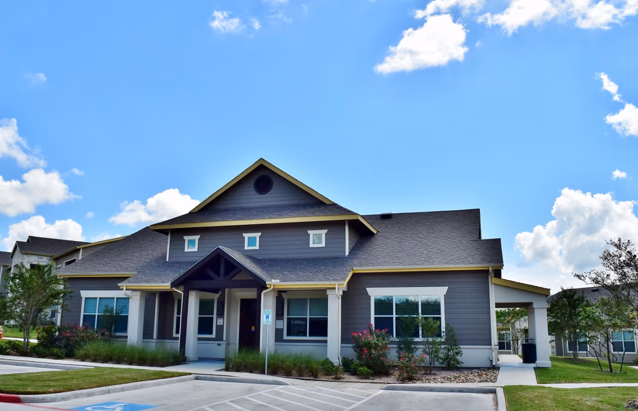 Leasing Office exterior
