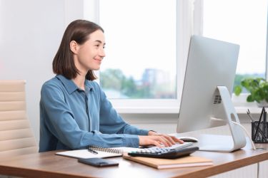 Woman working on her laptop with a good posture