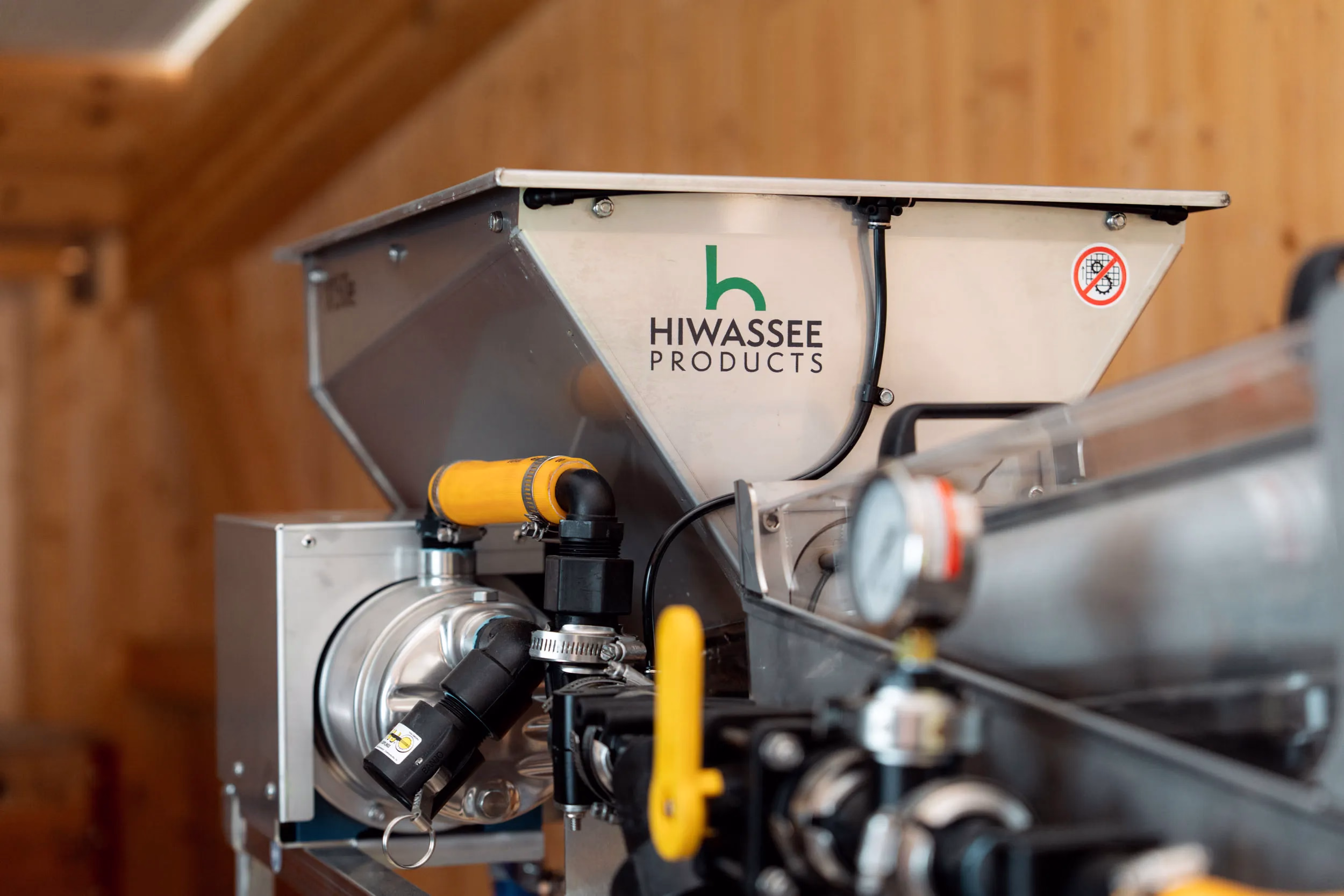 Hiwassee-Products-Extraktor in der erdig-Kompostwerkstatt – Content-Produktion von deeds
