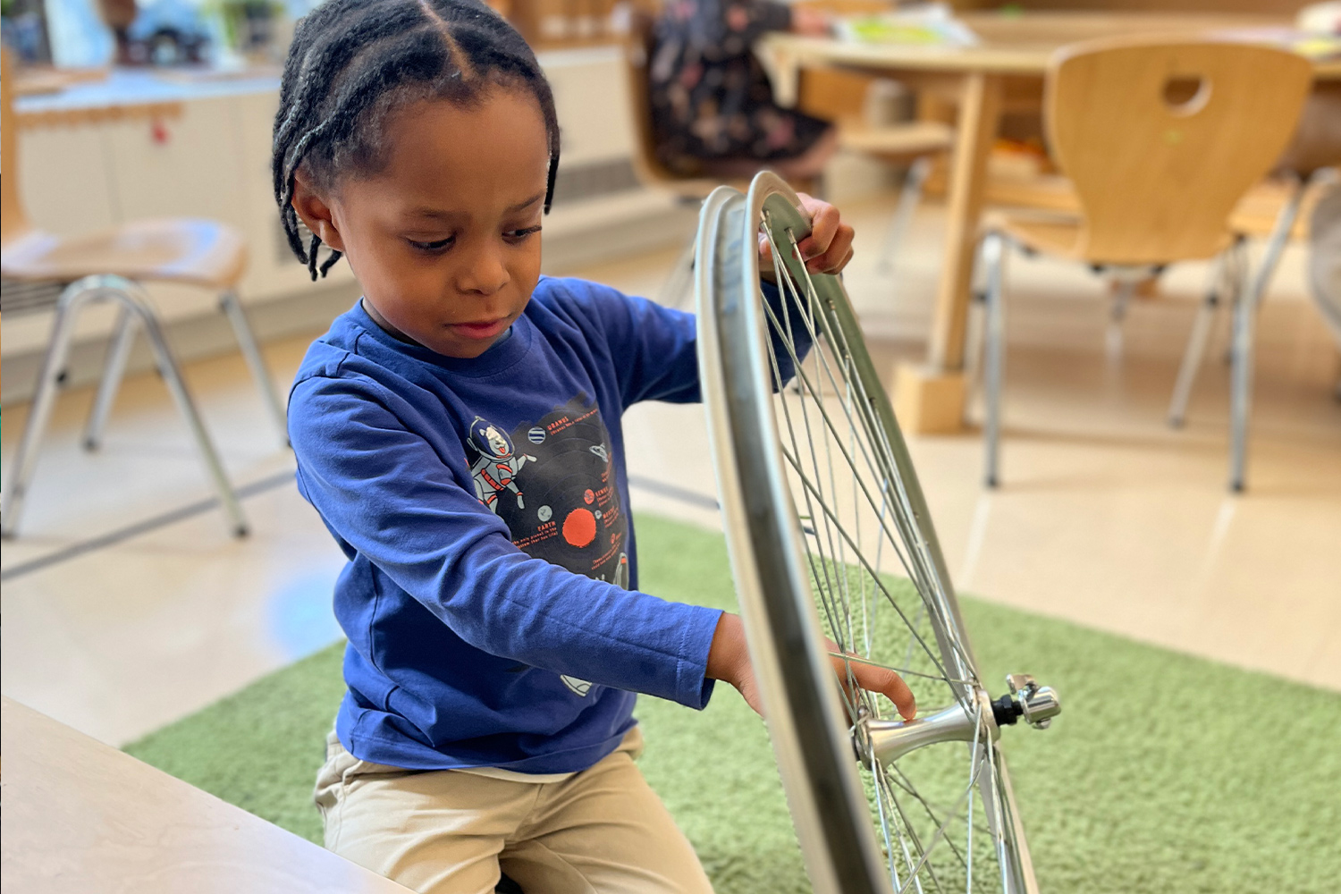 student exploring a wheel as part of the simple machine IB UOI