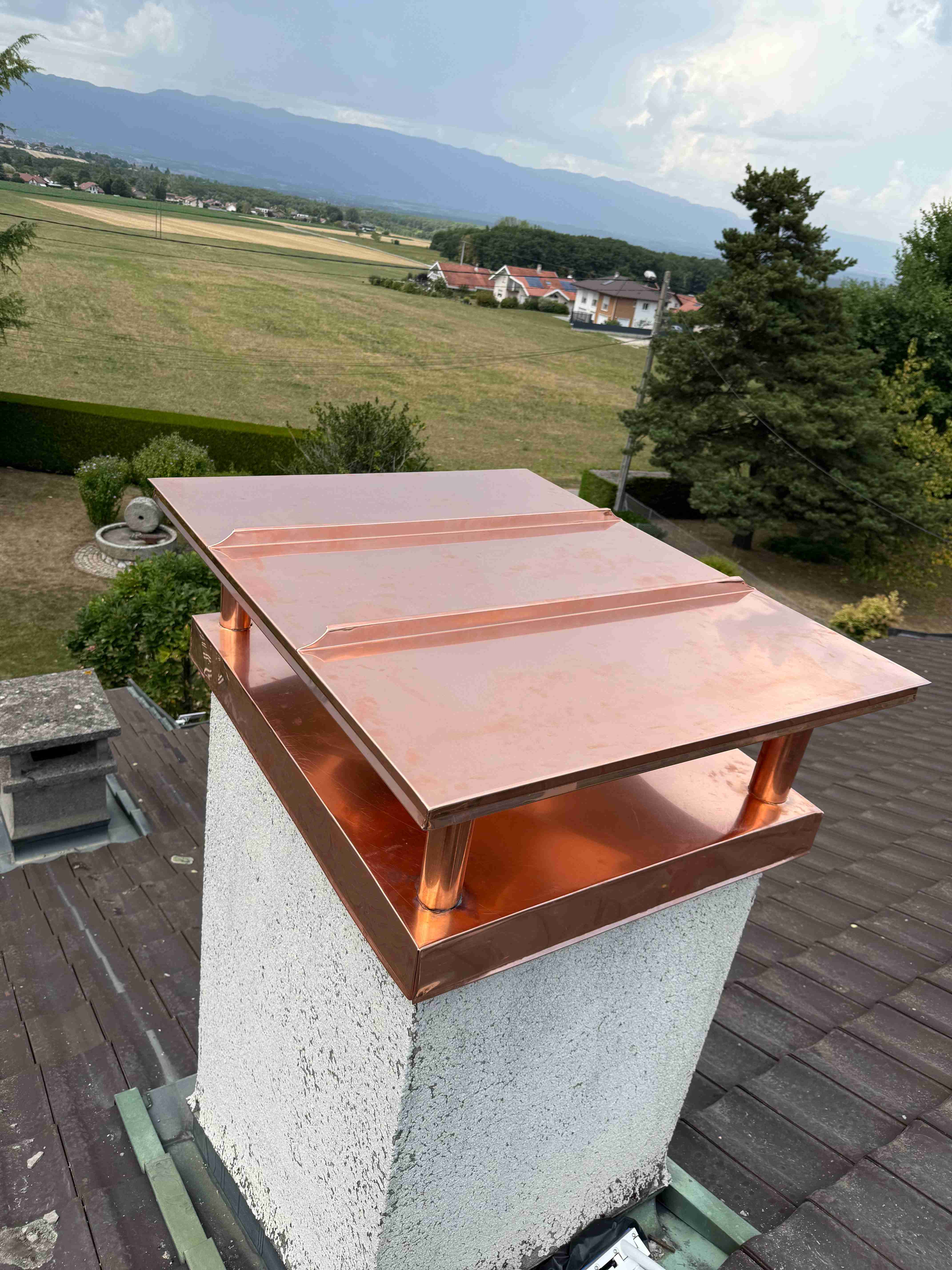 Technicien Solea assurant la maintenance d'une installation solaire