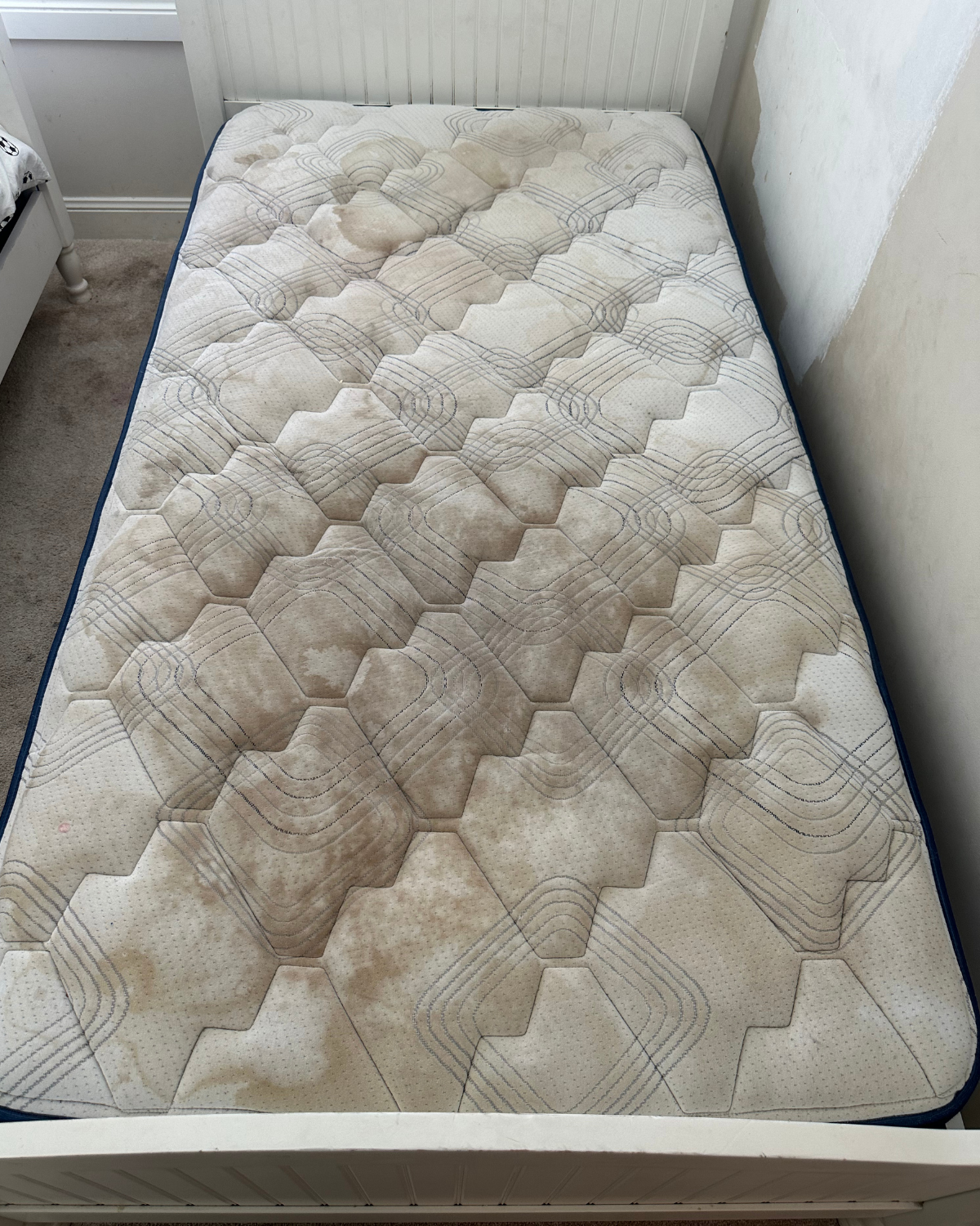 Before and after mattress cleaning by Mega Clean