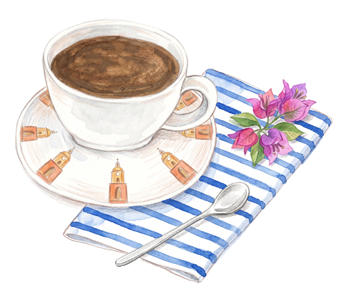 Tasse de café sur une soucoupe décorée, servie avec une cuillère, une serviette rayée et une fleur rose.