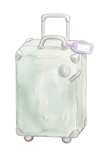 Une valise verte à roulettes avec une poignée et une étiquette violette, décorée de lavande en arrière-plan.
