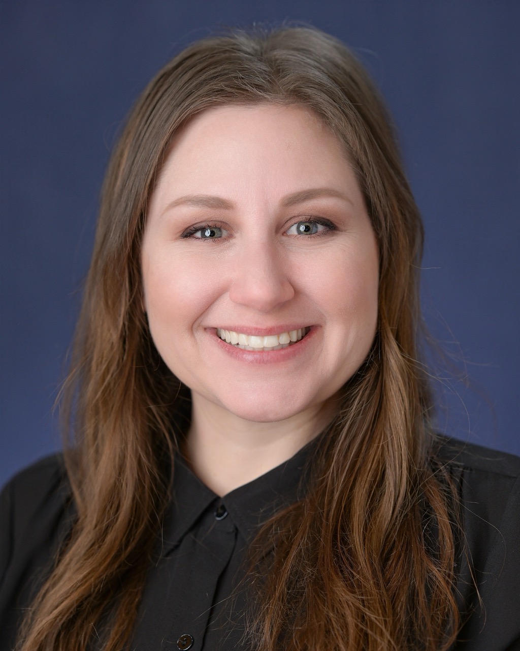 Headshot - Lindsay Stefferson