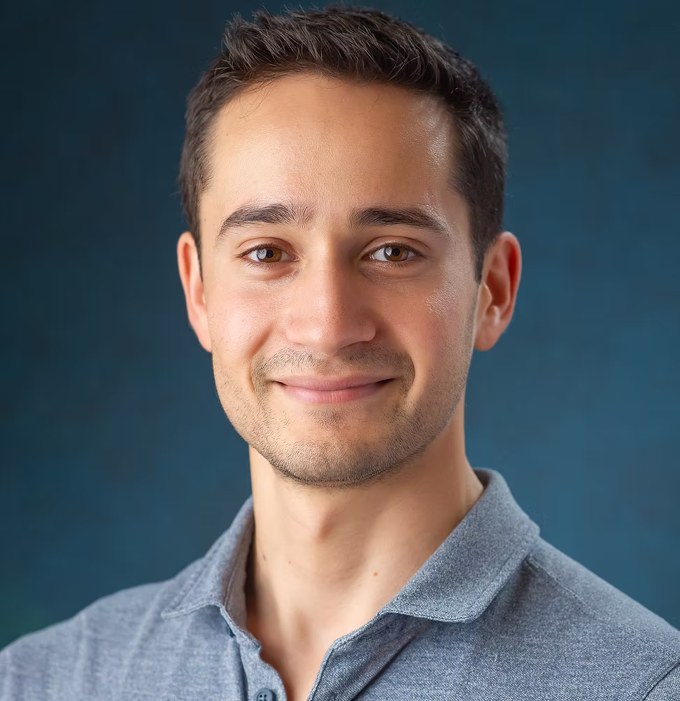 Headshot - Sasha Manu