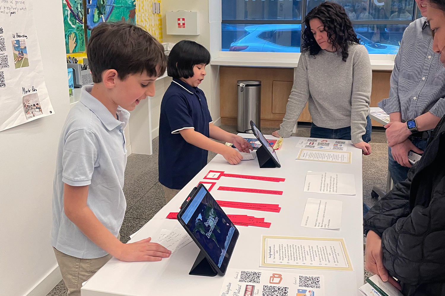5th Grade Students present their PYP project to parents and faculty