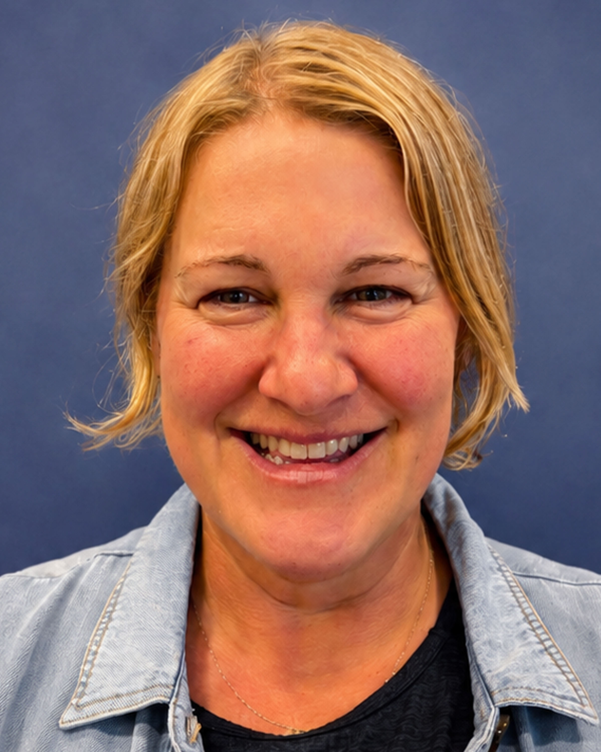 Headshot - Sandy Lewin