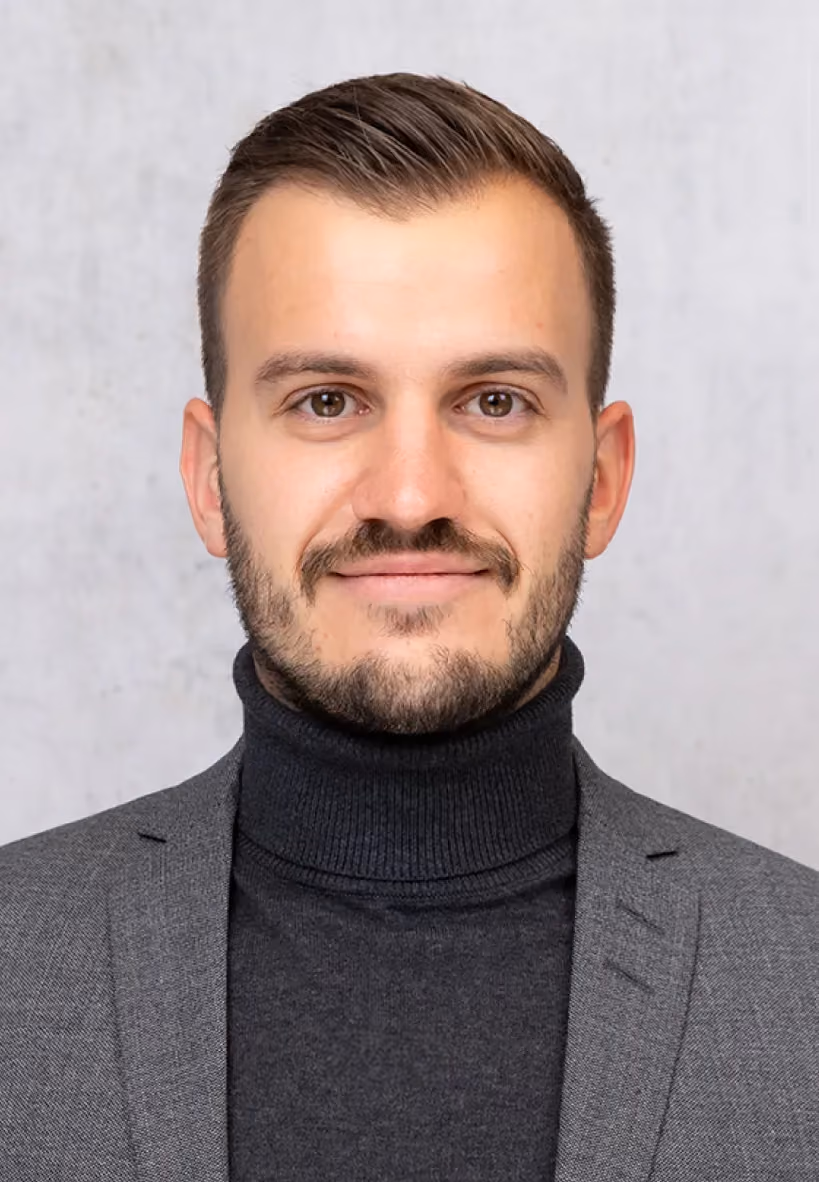 Portrait von Lukas Friedrich, Modeberatung Herren bei GARHAMMER