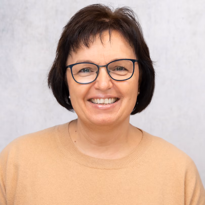 Portrait von Angelika Jungbauer, Modeberatung Damen bei GARHAMMER
