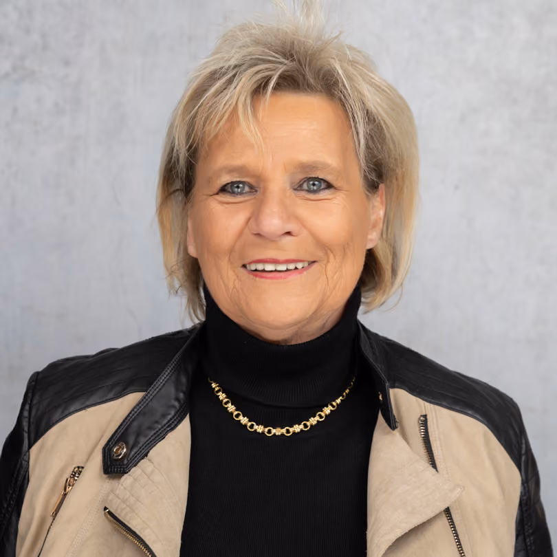 Portrait von Brigitte Lustinger, Modeberatung Damen bei GARHAMMER