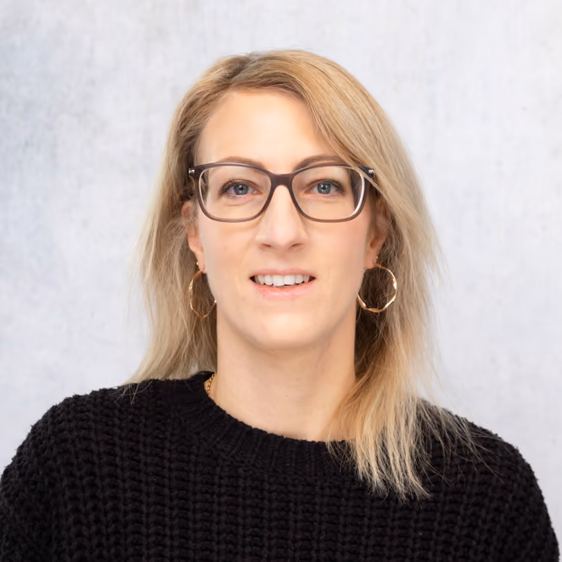 Portrait von Nadja Schmid, Modeberaterin Schuhe bei GARHAMMER
