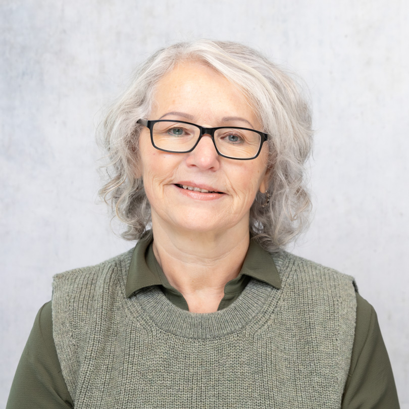 Portrait von Brigitte Huber, Modeberaterin Schuhe bei GARHAMMER
