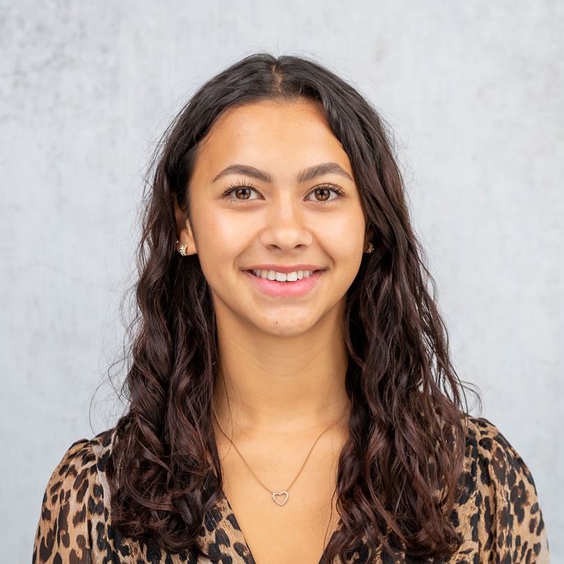 Portrait von Jessica Stadler, Modeberaterin Wäsche bei GARHAMMER