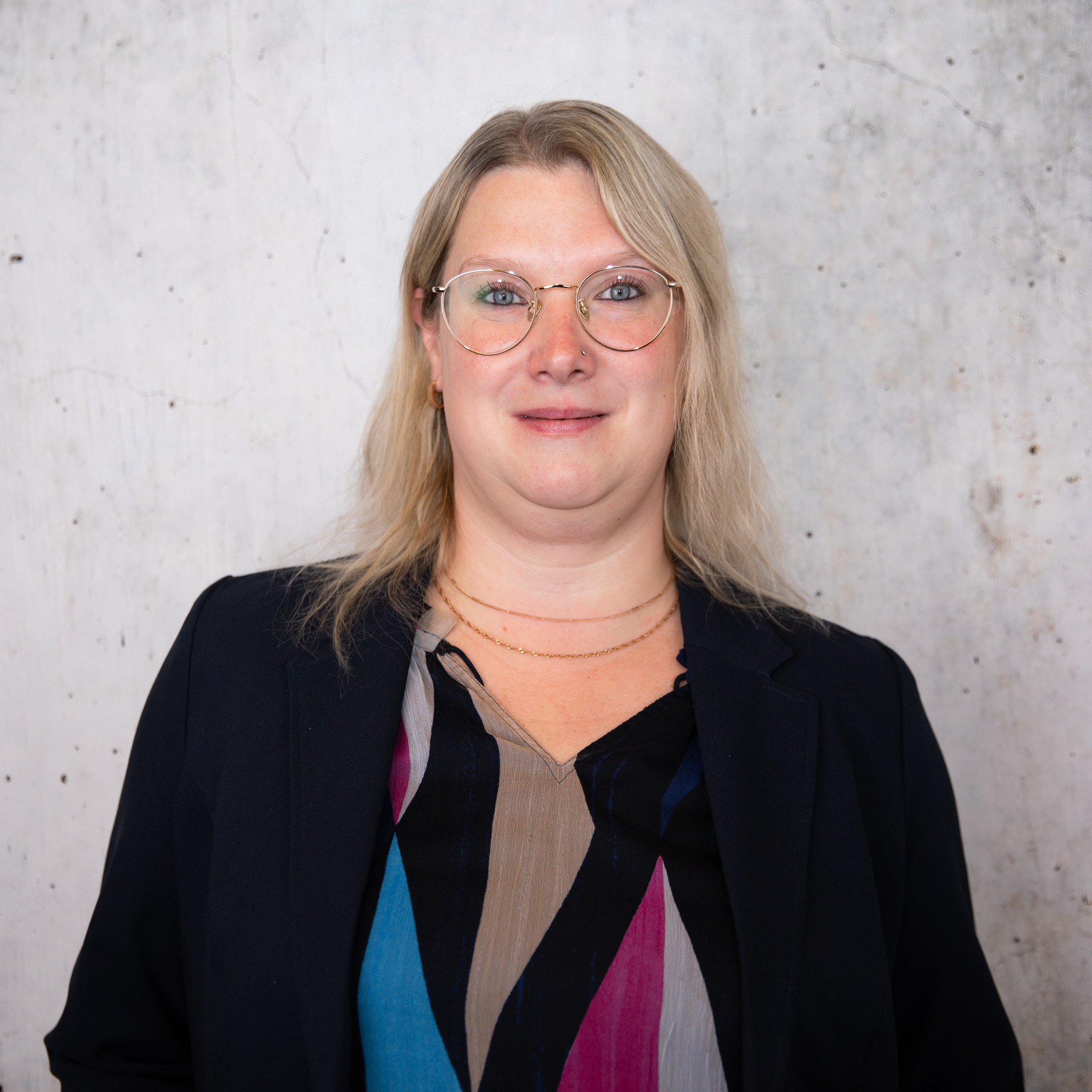 Portrait von Ramona Höll, Personalsachbearbeiterin bei GARHAMMER