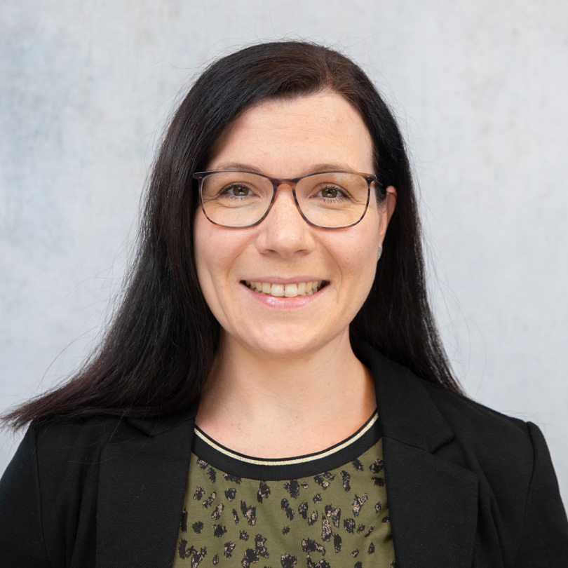 Portrait von Sabrina Veicht, Mitarbeiterin in der Verwaltung bei GARHAMMER