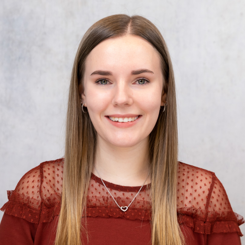 Portrait von Corina Puffer, Mitarbeiterin in der Verwaltung bei GARHAMMER