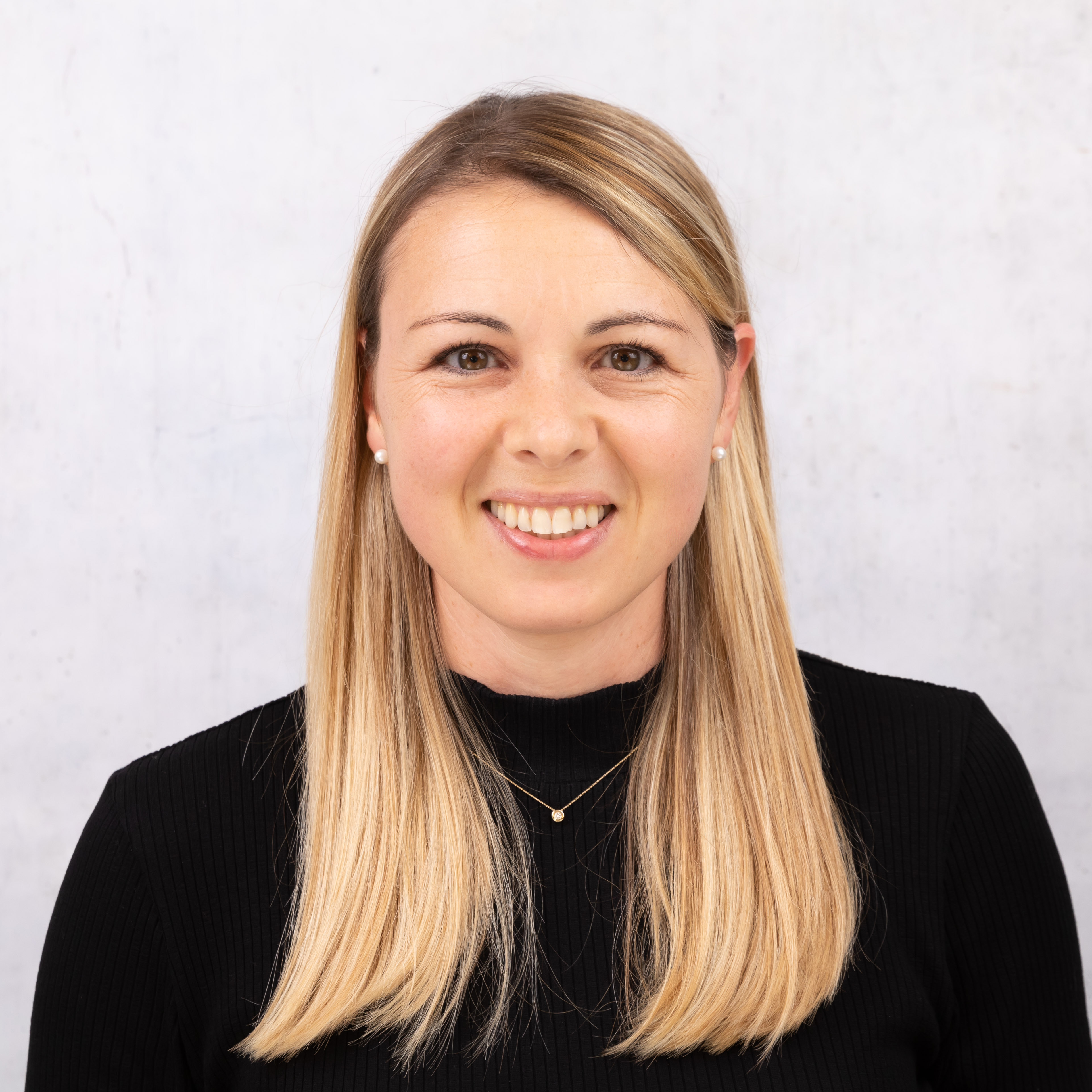 Portrait von Karin Knödelseder, Mitarbeiterin in der Verwaltung bei GARHAMMER