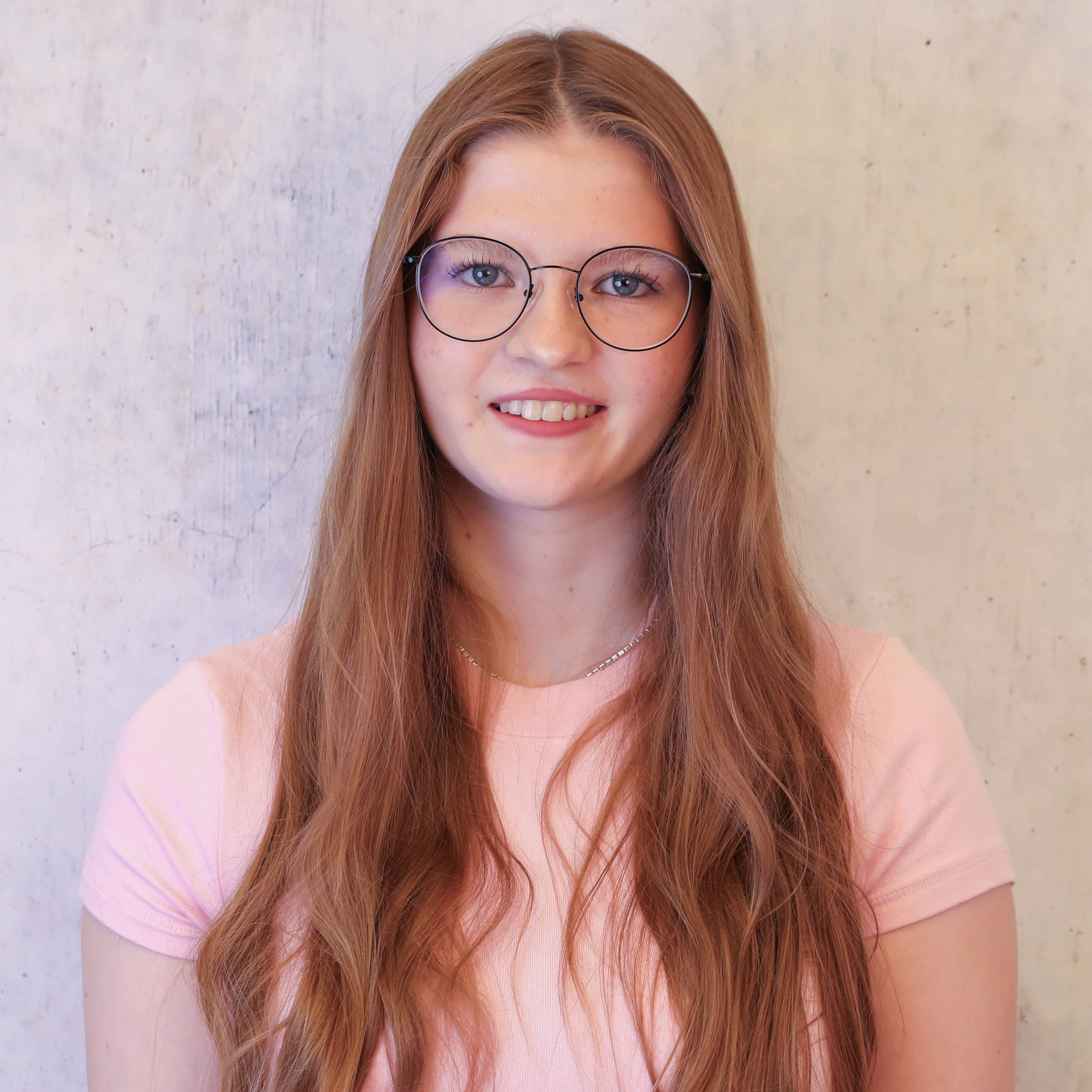 Portrait von Lena Königsbauer, Auszubildende im Einzelhandel bei GARHAMMER