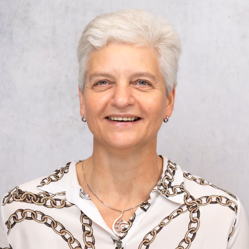 Portrait von Silvia Blößl, Mitarbeiterin Kasse bei GARHAMMER