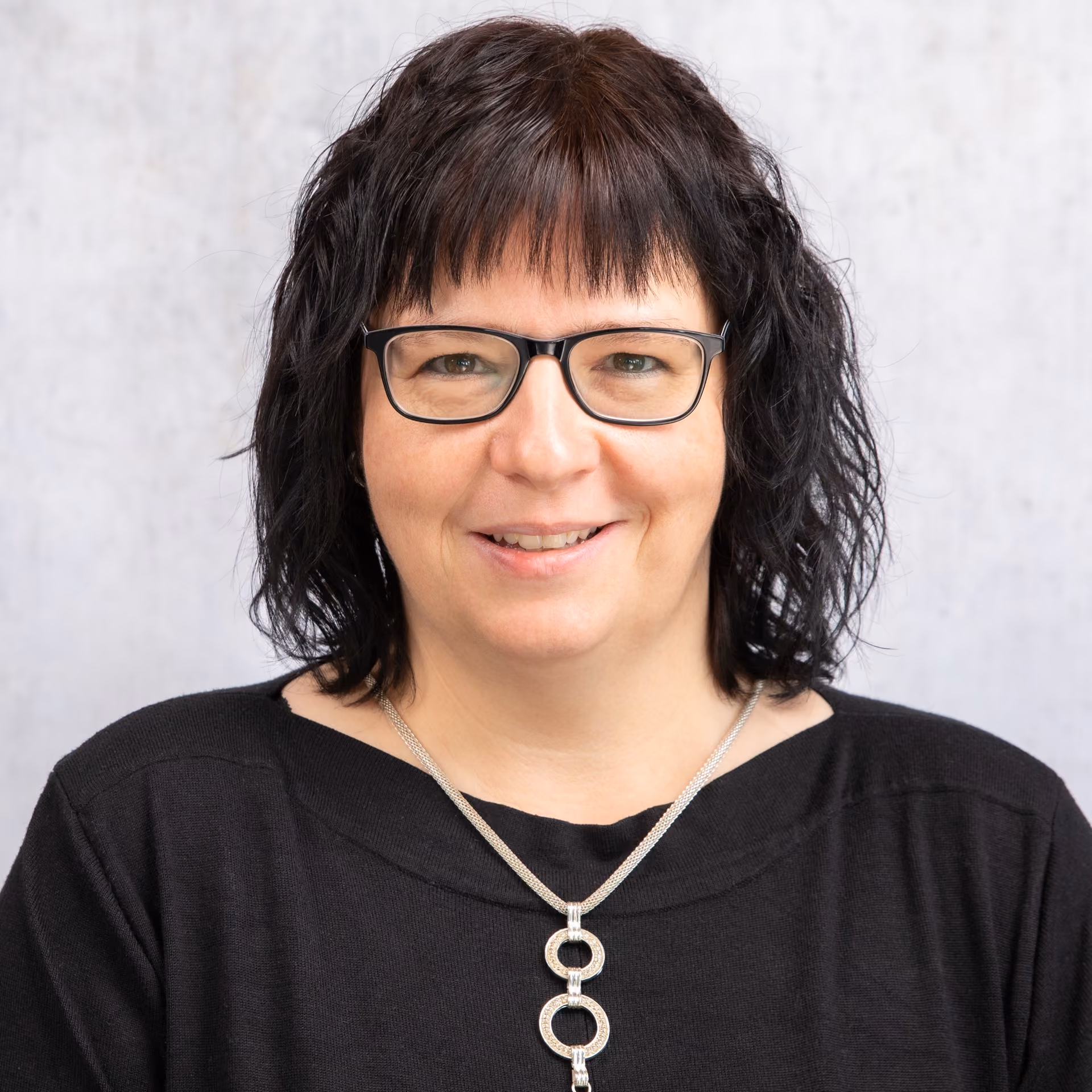 Portrait von Martina Biebl, Mitarbeiterin in der Verwaltung bei GARHAMMER