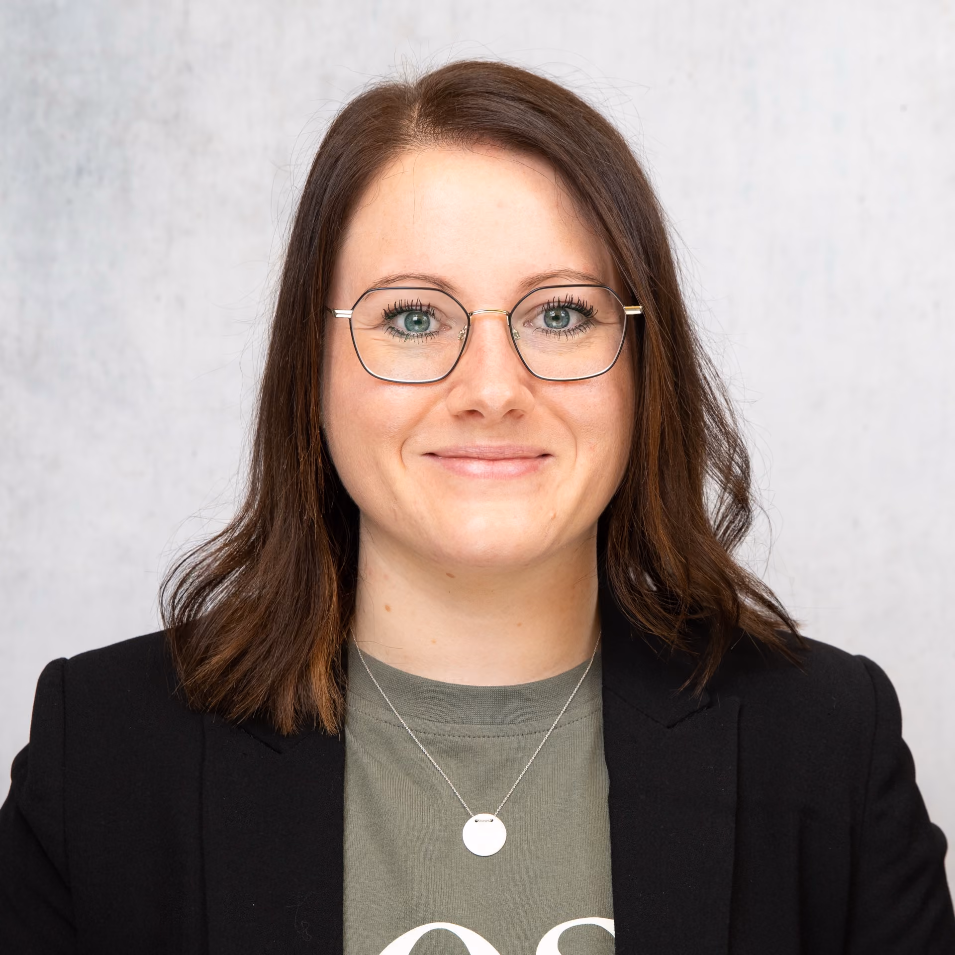 Portrait von Nadine Eggerl, Mitarbeiterin Visuelles Marketing/Dekoration bei GARHAMMER